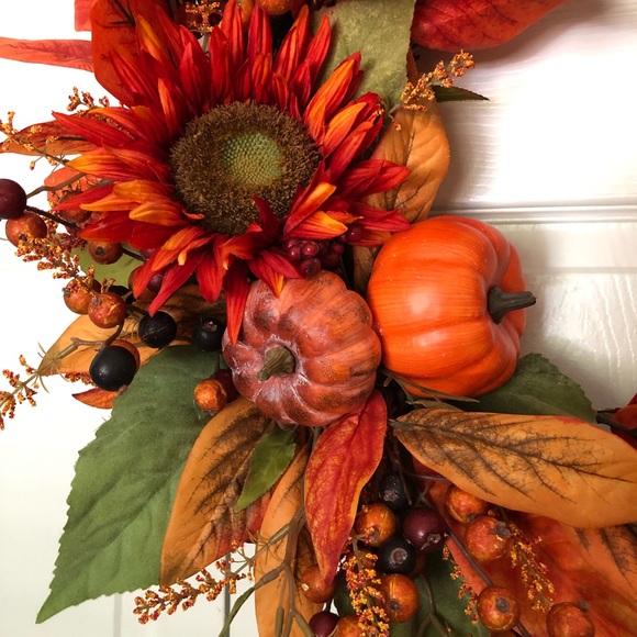 Welcome Autumn/Fall 18 Inch Grapevine Wreath wPumpkins,Sunflower & Foliage - Picture 2 of 3